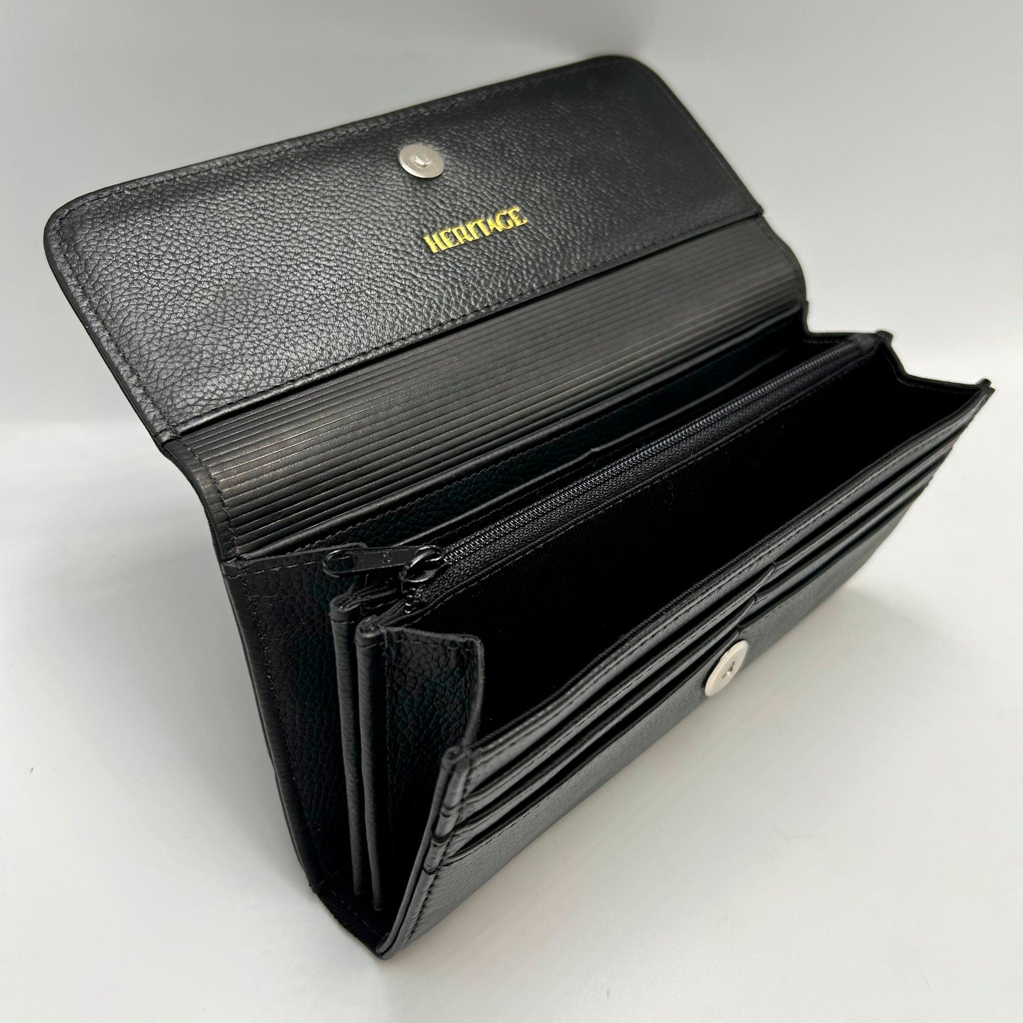 Billetera con Broche en Cuero Granulado Celeste Heritage