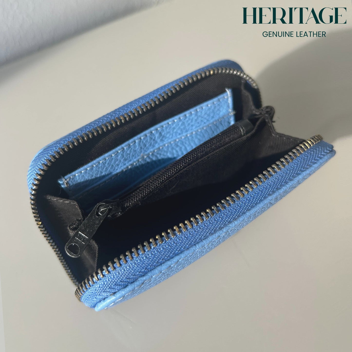 Billetera Pequeña con Cierre en Cuero Granulado Celeste Heritage