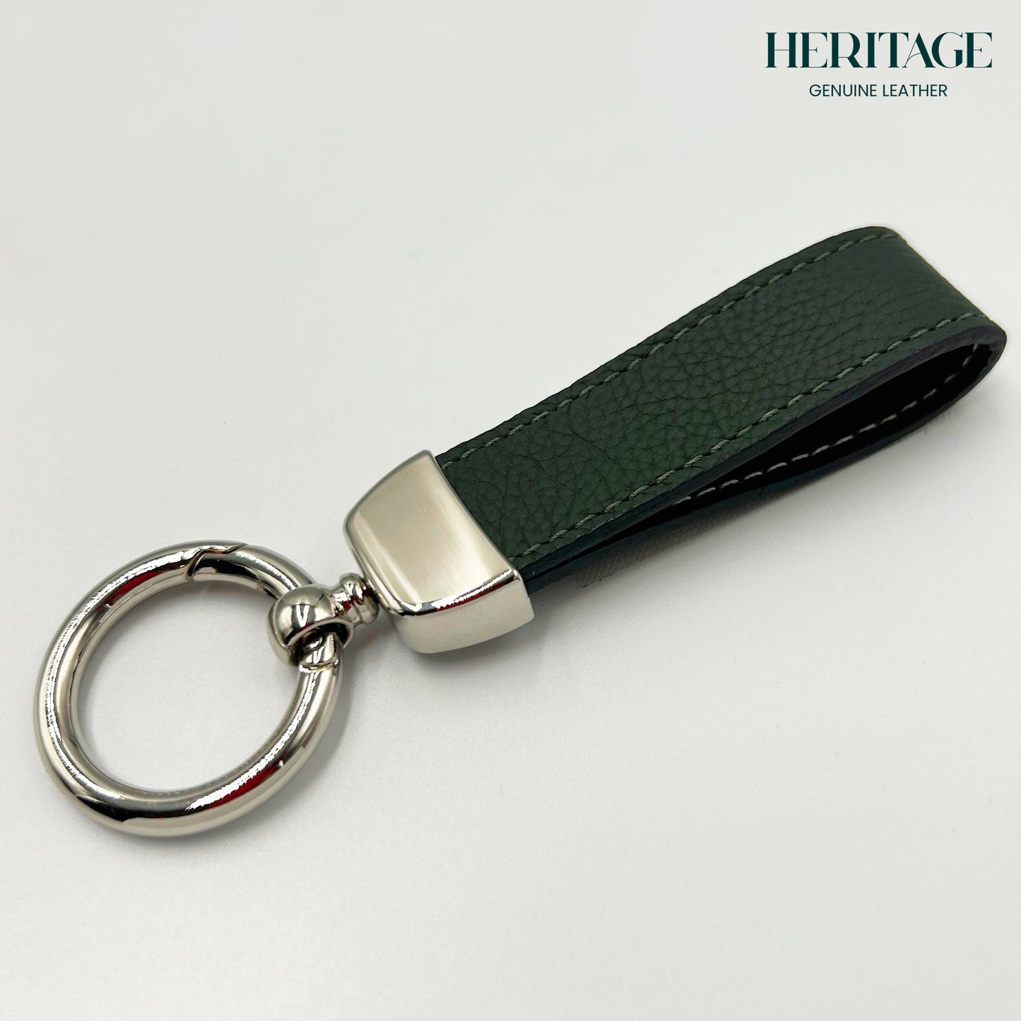 Llavero Metálico Plata con Correa en Cuero Granulado Verde Heritage