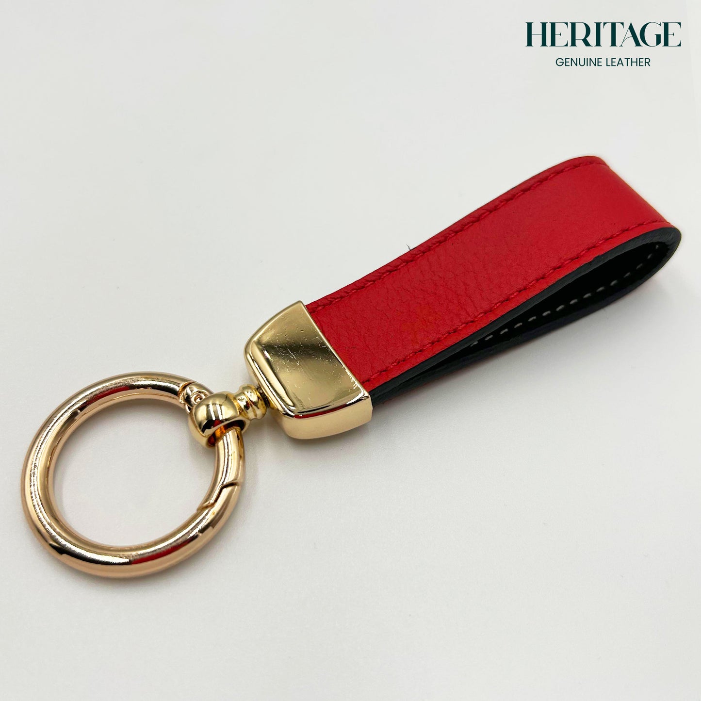 Llavero Metálico Dorado con Correa en Cuero Granulado Rojo Heritage