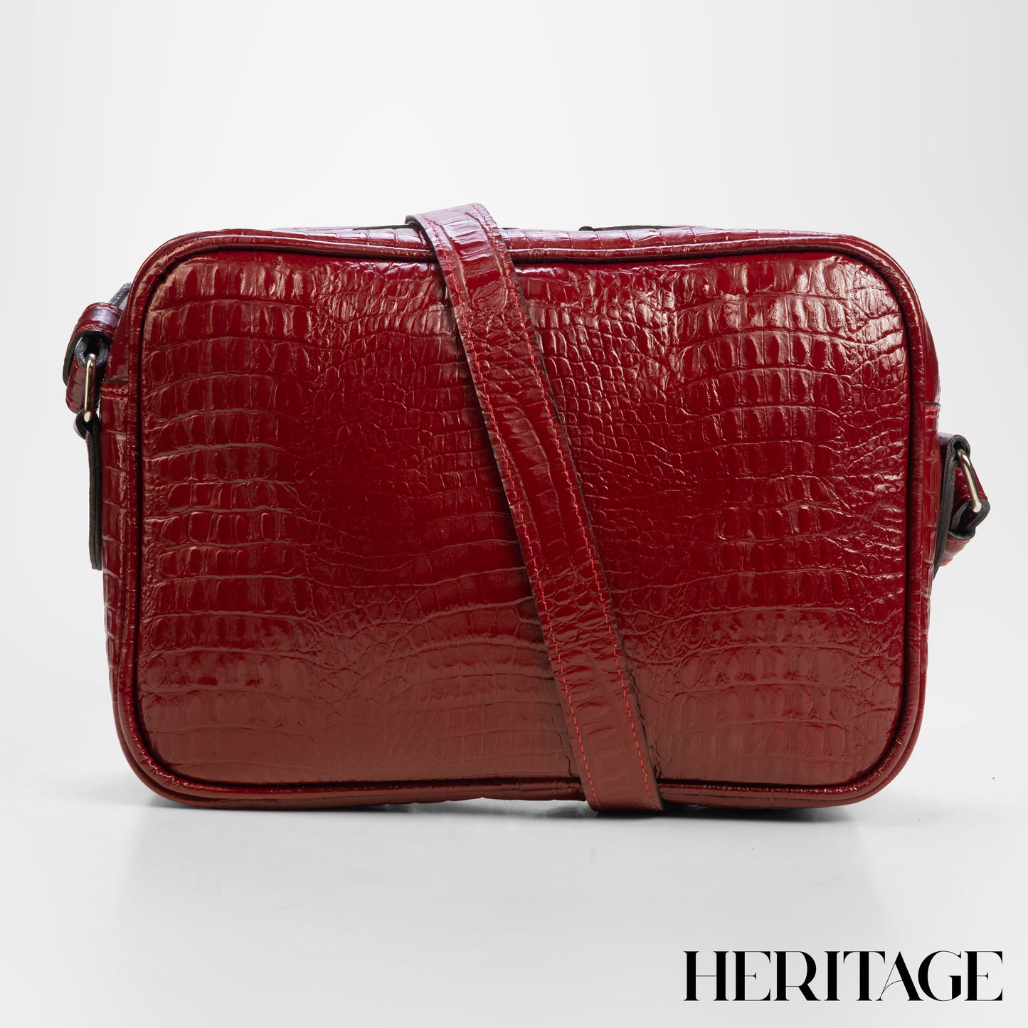 Camera Bag Mónaco Mediana en Cuero Charol Cereza Heritage