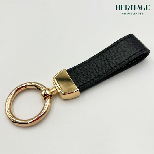 Llavero Metálico Dorado con Correa en Cuero Granulado Negro Heritage