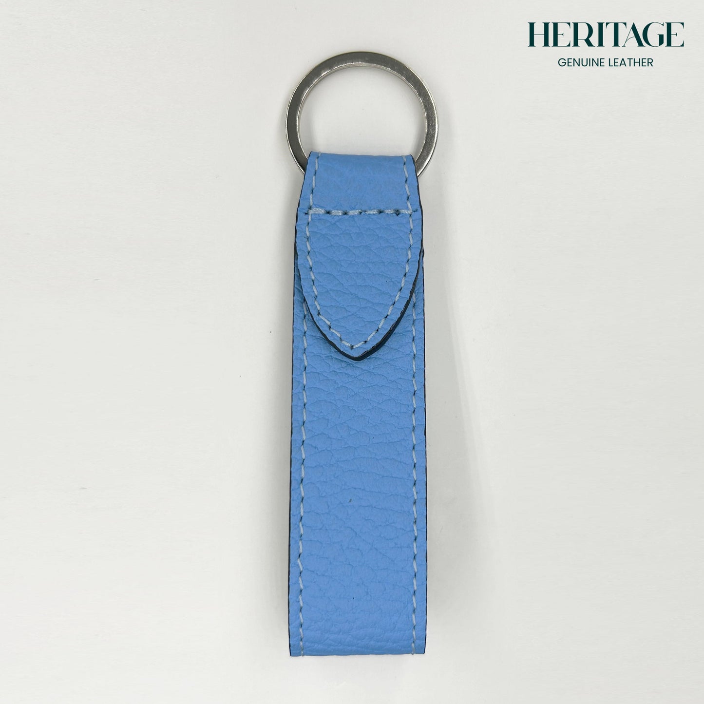 Llavero con Correa en Cuero Granulado Celeste Heritage
